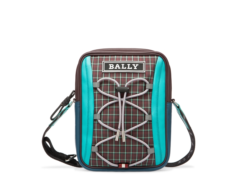 استعدّ لمغامرات الجبال مع مجموعة Bally الفريدة... تصاميم تحتفي بالجذور السويسرية